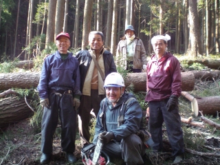 山主さんと木こりさんと一緒に写真