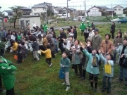 餅投げ風景です