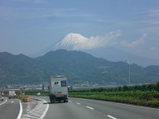 高速道路から見る富士さんです